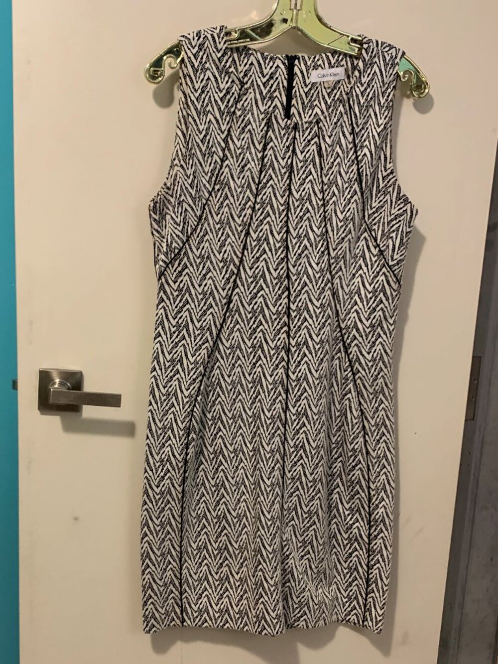 Calvin Klein sz 8 knee length sheath dress, black/white print, piping detail
